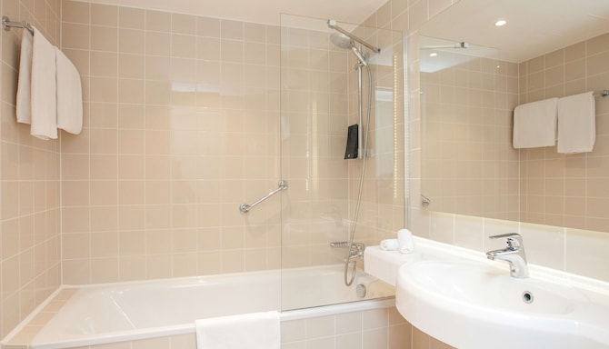 Radisson Blu Latvija Conference & Spa Hotel, Riga - North Wing - Standard room bathroom