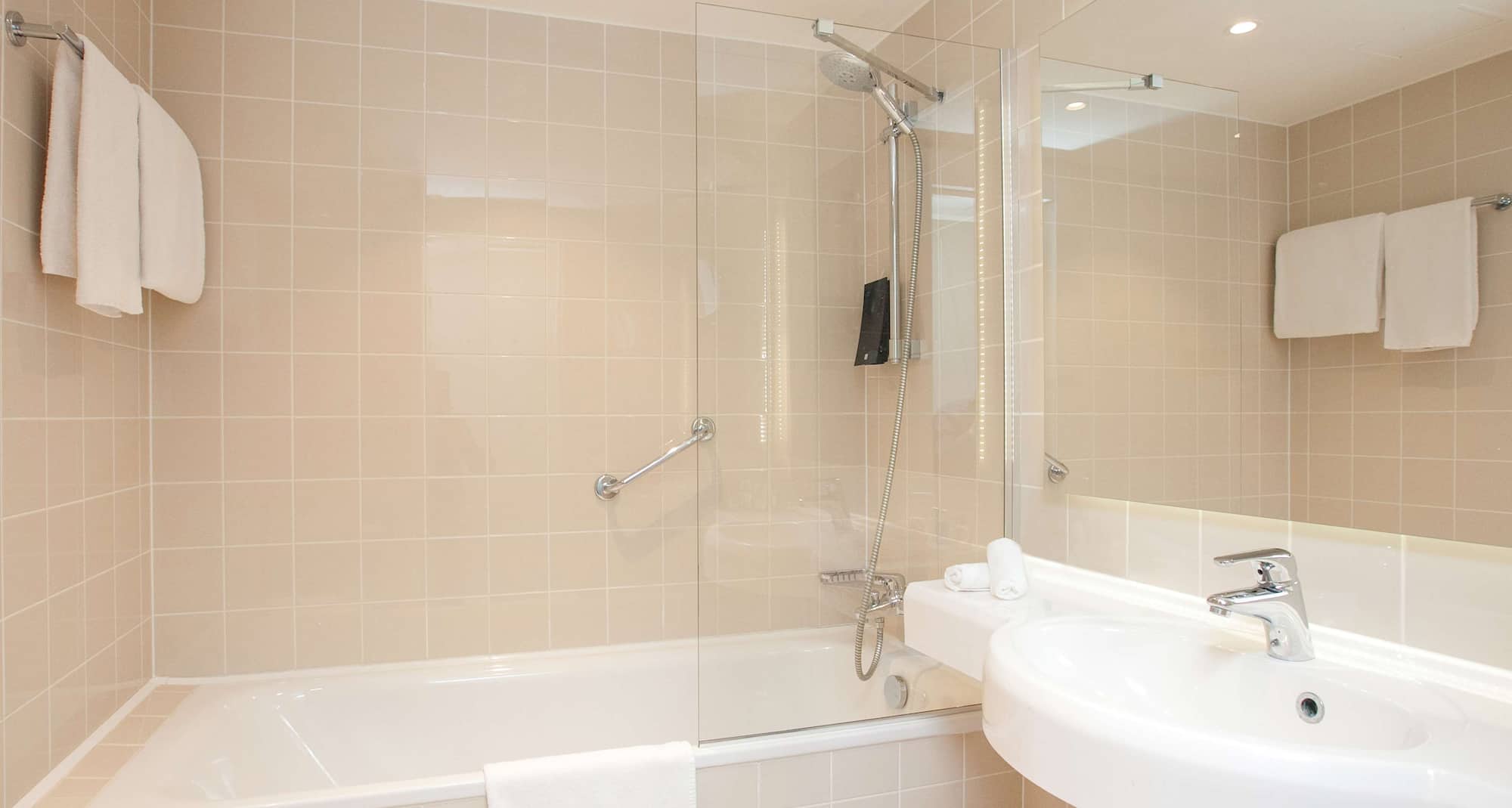 Radisson Blu Latvija Conference & Spa Hotel, Riga - North Wing - Standard room bathroom