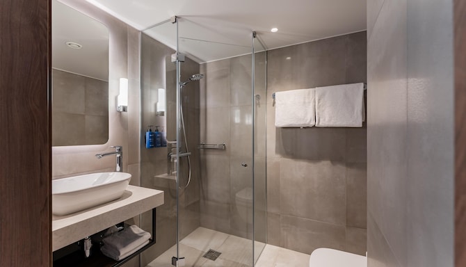 Radisson Blu Latvija Conference & Spa Hotel, Riga - Superior room with view bathroom