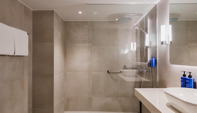 Radisson Blu Latvija Conference & Spa Hotel, Riga - Junior Suite bathroom