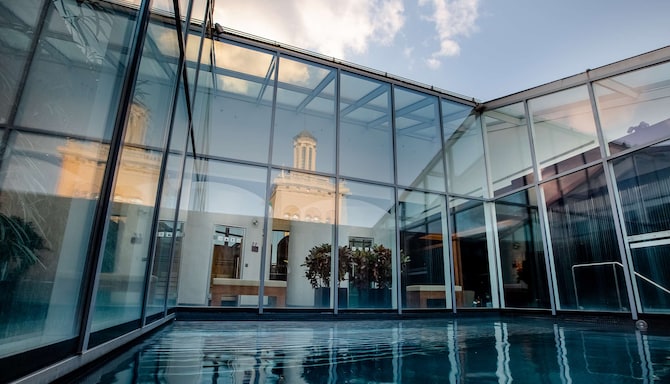 Radisson Blu Latvija Conference & Spa Hotel, Riga - ESPA Riga outdoor pool