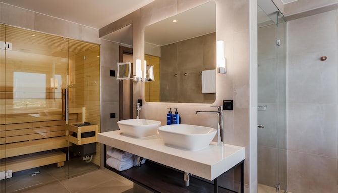 Radisson Blu Latvija Conference & Spa Hotel, Riga - Presidential bathroom Sauna