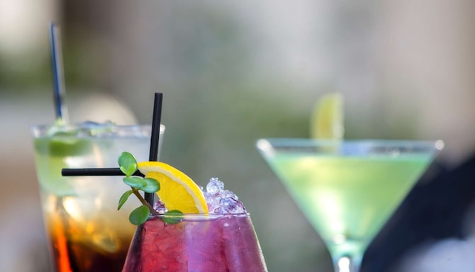 Radisson Blu Le Vendome Hotel, Cape Town - Cpoint bar cocktail