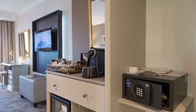 Radisson Blu Le Vendome Hotel, Cape Town - Guest room amenities