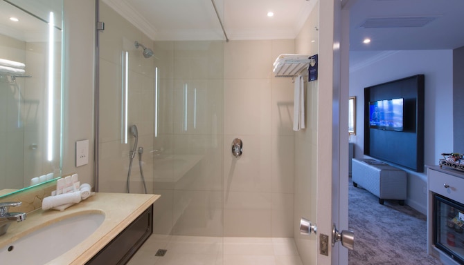 Radisson Blu Le Vendome Hotel, Cape Town - Bathroom