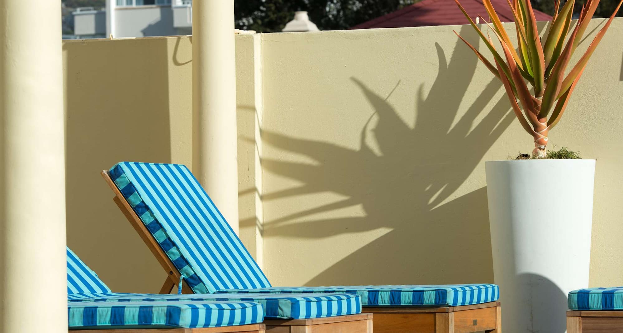 Radisson Blu Le Vendome Hotel, Cape Town - Pool side