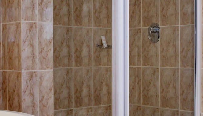 Radisson Blu Le Vendome Hotel, Cape Town - Shower