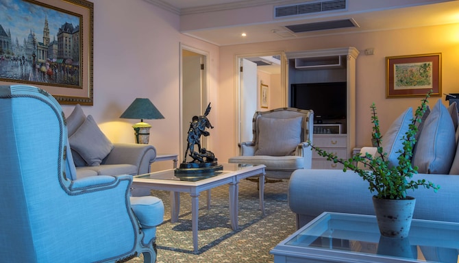 Radisson Blu Le Vendome Hotel, Cape Town - Presidential Suite living room