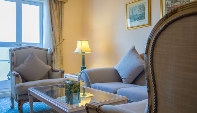 Radisson Blu Le Vendome Hotel, Cape Town - Suite living room