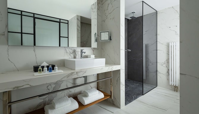 Radisson Blu Leninsky Prospect Hotel, Moscow - Executive suite bathroom