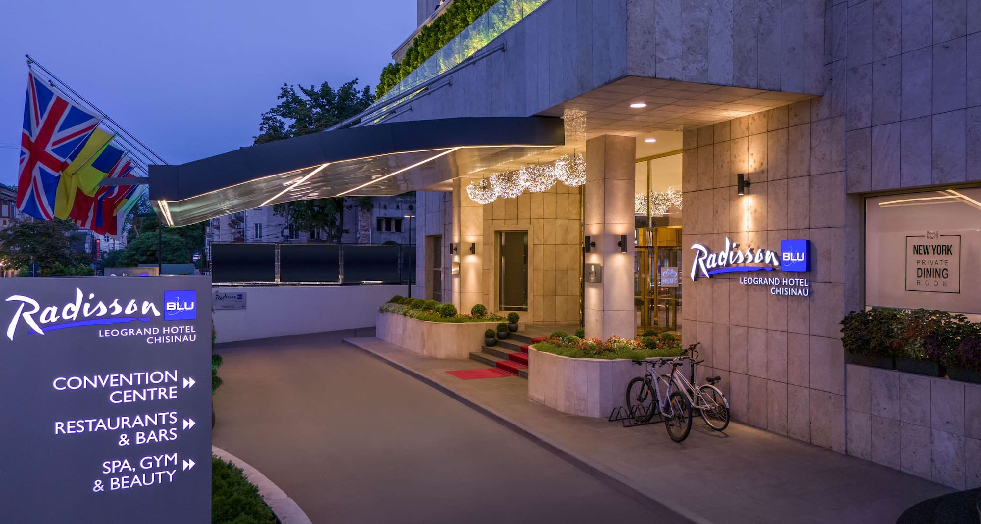 Radisson Blu Leogrand Hotel, Chisinau - Hotel Front Entrance