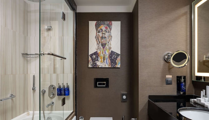 Radisson Blu Leogrand Hotel, Chisinau - Гостевая комната с ванной