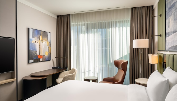 Radisson Blu Leogrand Hotel, Chisinau - Superior Room with Balcony - Bedroom