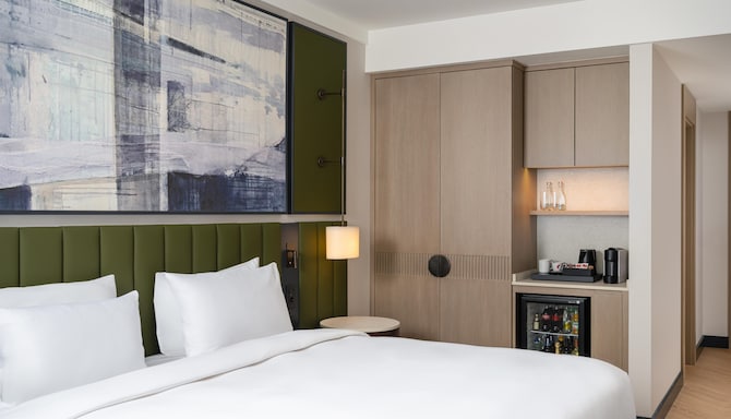 Radisson Blu Leogrand Hotel, Chisinau - Superior Room with Balcony - Bedroom