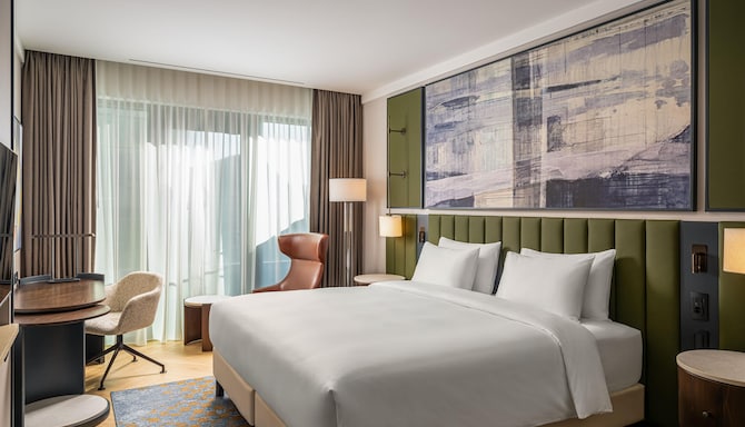 Radisson Blu Leogrand Hotel, Chisinau - Superior Room with Balcony - Bedroom