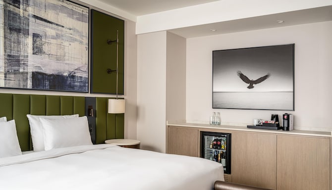 Radisson Blu Leogrand Hotel, Chisinau - Premium Room with Balcony - Bedroom