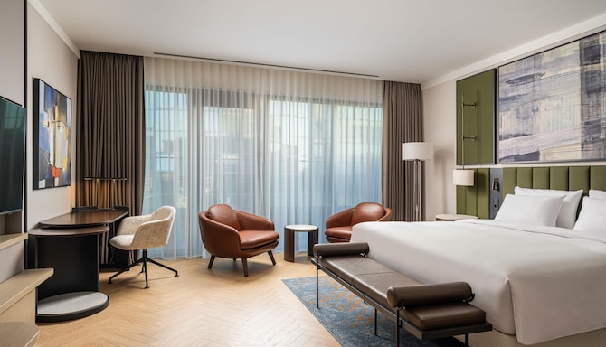 Radisson Blu Leogrand Hotel, Chisinau - Premium Room with Balcony - Bedroom
