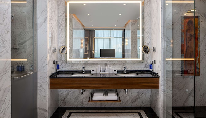 Radisson Blu Leogrand Hotel, Chisinau - Люкс ванна