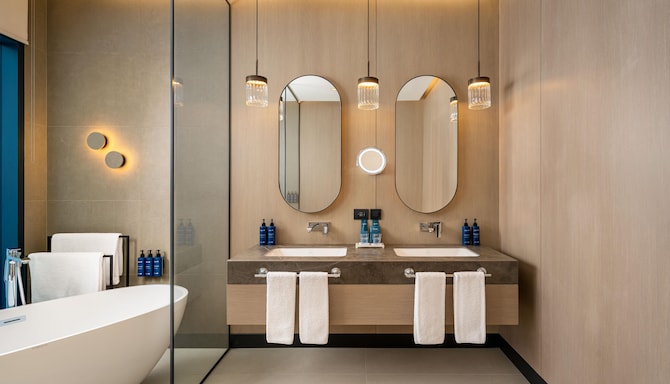 Radisson Blu Leogrand Hotel, Chisinau - Presidential Suite with Terrace - Bathroom