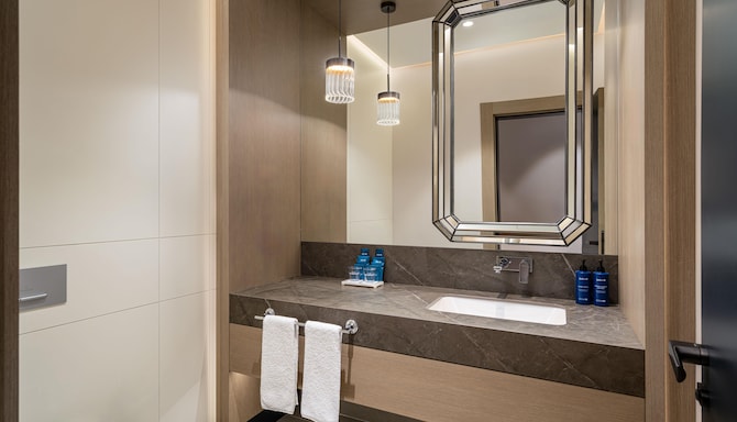 Radisson Blu Leogrand Hotel, Chisinau - Presidential Suite with Terrace - Bathroom