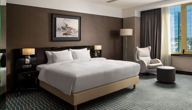 Radisson Blu Leogrand Hotel, Chisinau - Junior Suite Bedroom