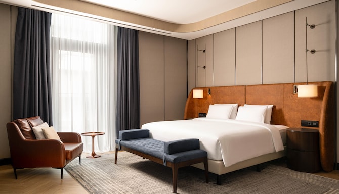 Radisson Blu Leogrand Hotel, Chisinau - Presidential Suite with Terrace - Bedroom