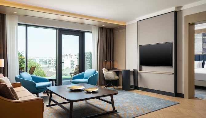 Radisson Blu Leogrand Hotel, Chisinau - Suite with Terrace - Living Room