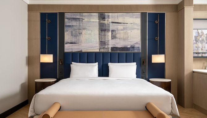Radisson Blu Leogrand Hotel, Chisinau - Junior Suite with Balcony - Bedroom