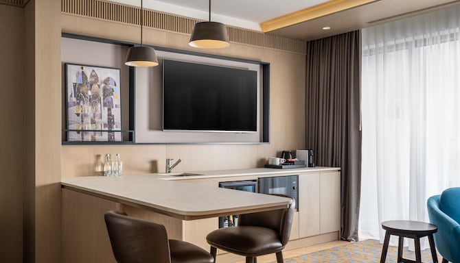 Radisson Blu Leogrand Hotel, Chisinau - Junior Suite with Balcony - Living Room
