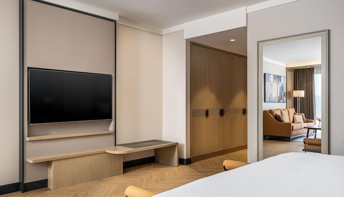 Radisson Blu Leogrand Hotel, Chisinau - Junior Suite with Balcony - Living Room