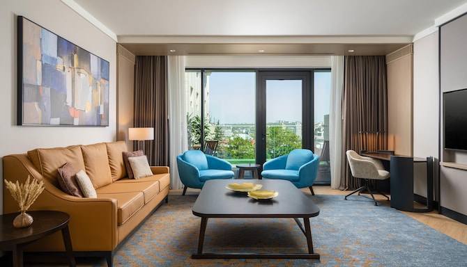 Radisson Blu Leogrand Hotel, Chisinau - Suite with Terrace - Living Room