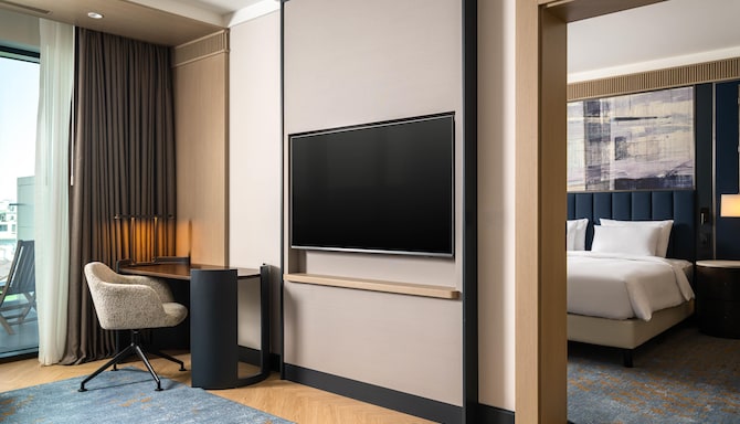 Radisson Blu Leogrand Hotel, Chisinau - Suite with Terrace - Living Room