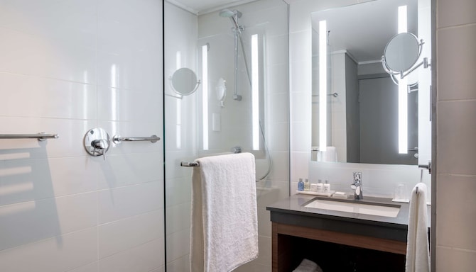Radisson Blu Mammy Yoko Hotel, Freetown - غرفة الضيوف