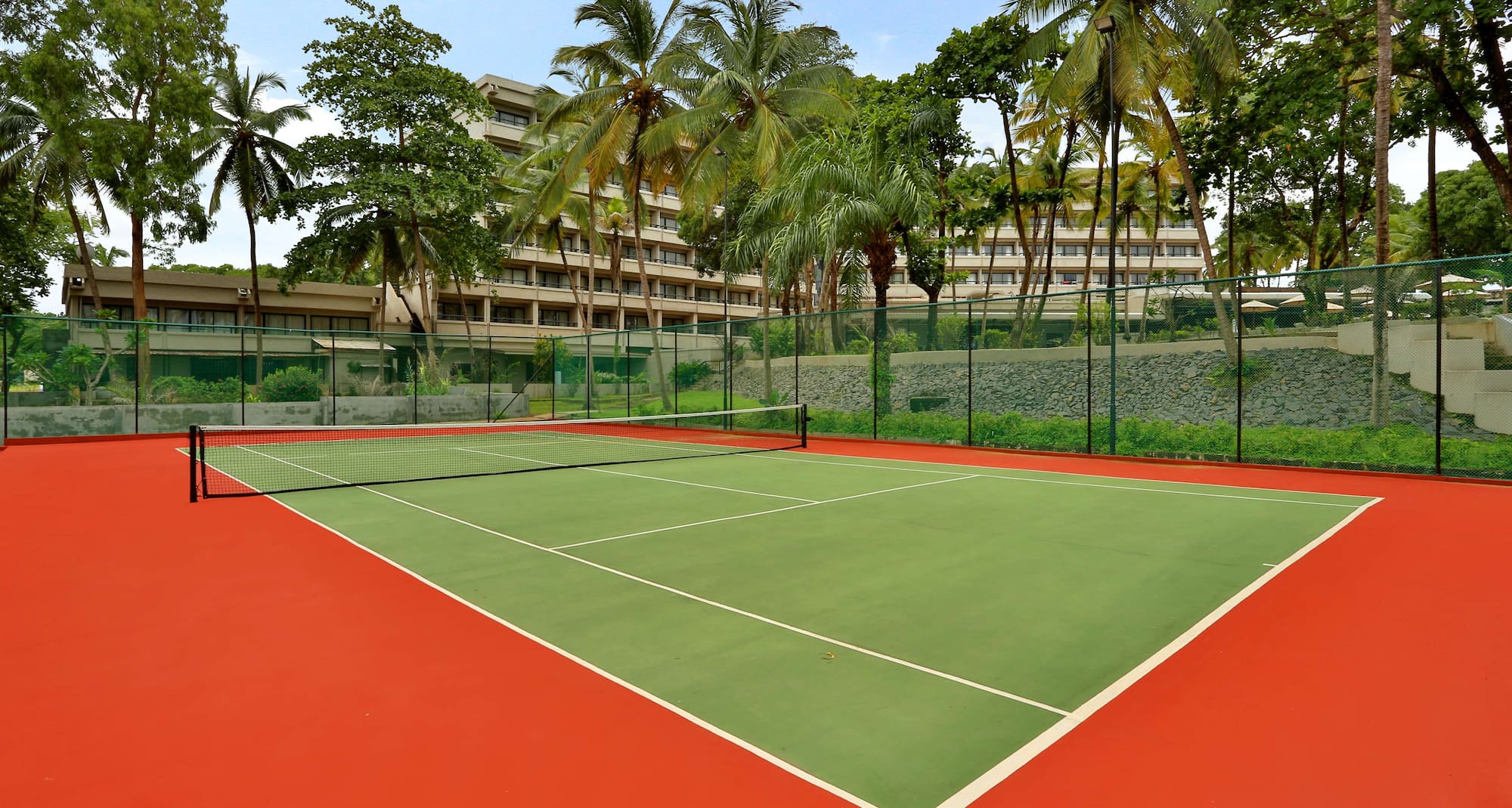 Radisson Blu Mammy Yoko Hotel, Freetown - Tennis Court