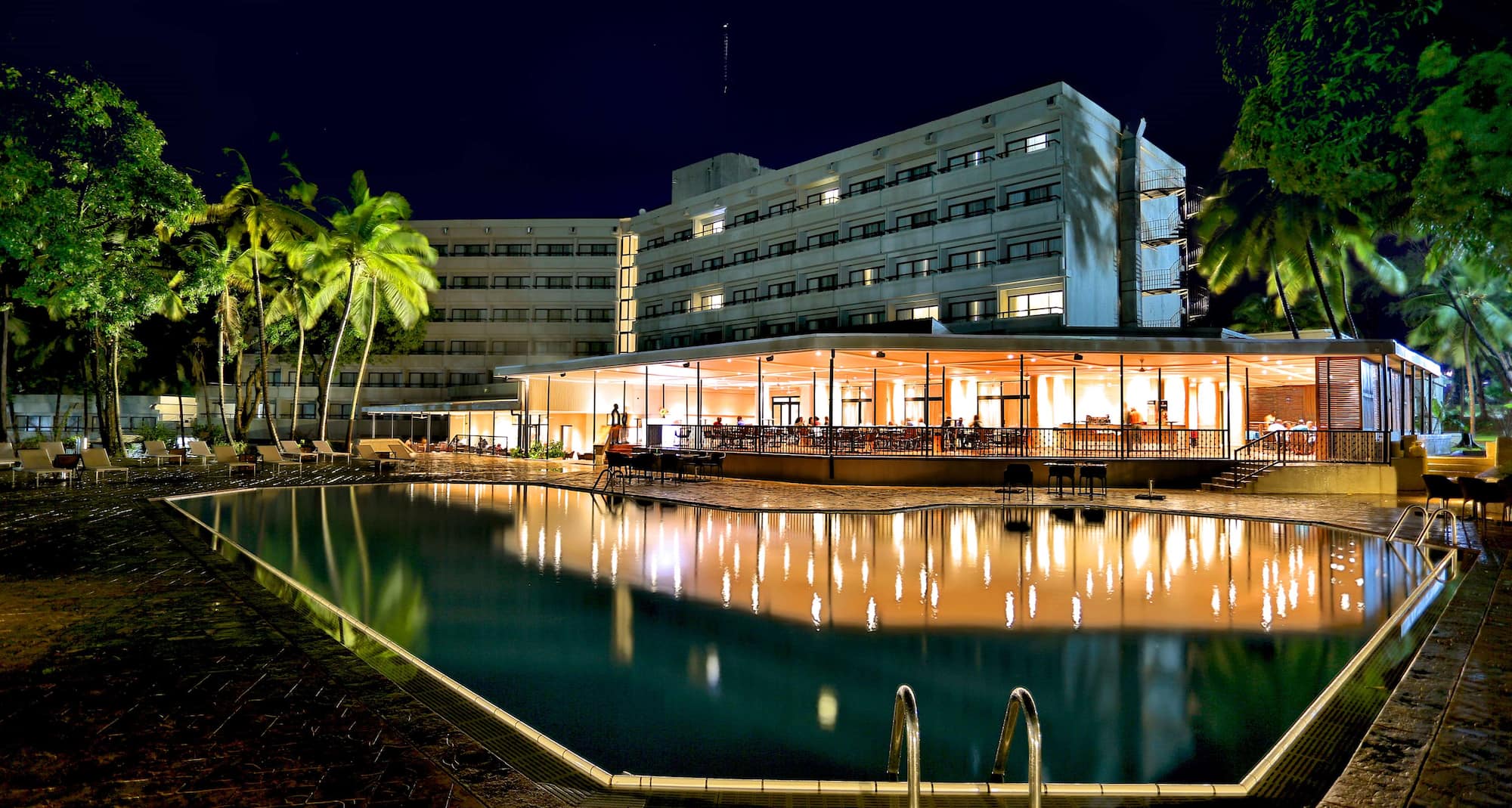 Radisson Blu Mammy Yoko Hotel, Freetown - Pool and The Deck Restaurant