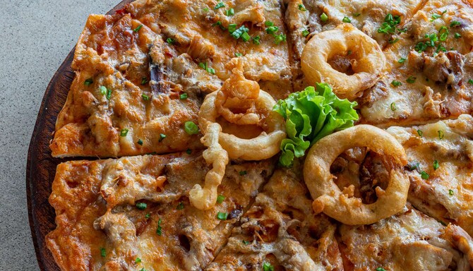 Radisson Blu Mammy Yoko Hotel, Freetown - Sea food pizza