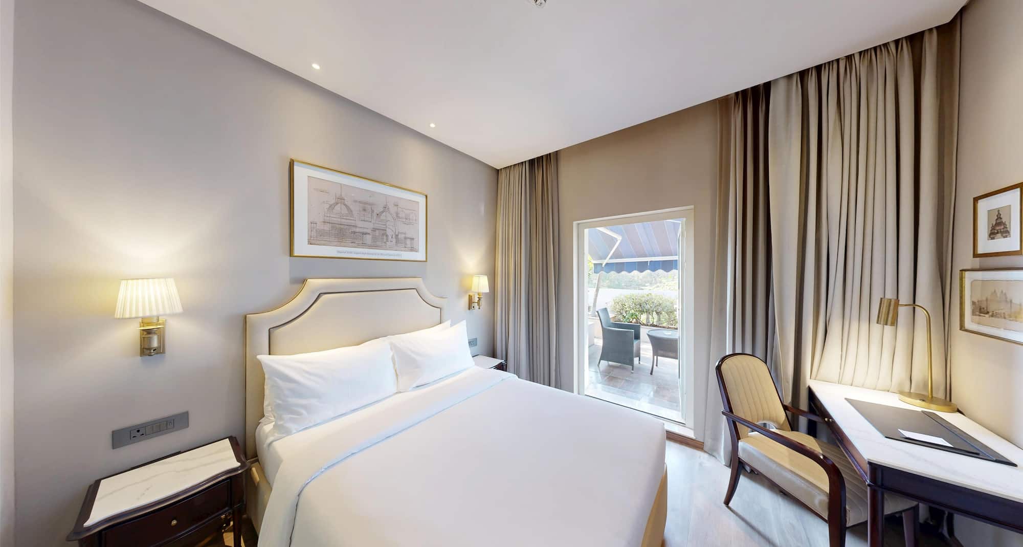 Radisson Blu Marina Hotel Connaught Place - Superior Room with Balcony