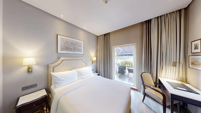 Radisson Blu Marina Hotel Connaught Place - Superior Room with Balcony