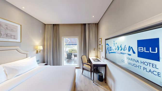 Radisson Blu Marina Hotel Connaught Place - Superior Room with balcony