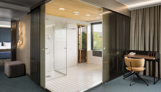 Radisson Blu Marina Palace Hotel, Turku - ванная комната с сауной в люксе Executive