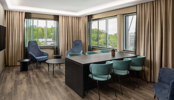 Radisson Blu Marina Palace Hotel, Turku - гостиная в люксе Executive