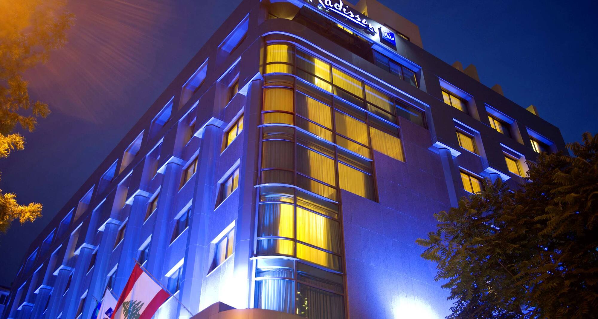 Radisson Blu Martinez Hotel, Beirut - Hotel entrance