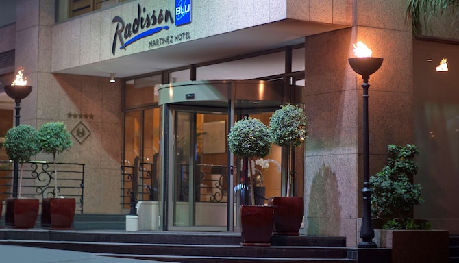 Radisson Blu Martinez Hotel, Beirut - Entrada del hotel