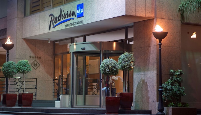 Radisson Blu Martinez Hotel, Beirut - Hotel entrance