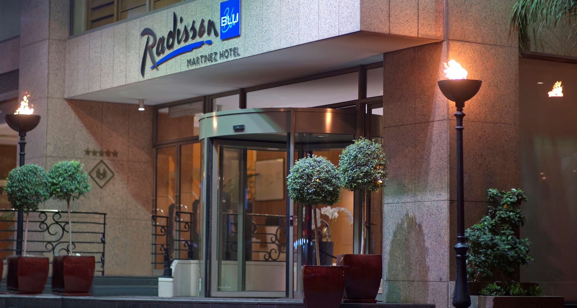 Radisson Blu Martinez Hotel, Beirut - Hotel entrance