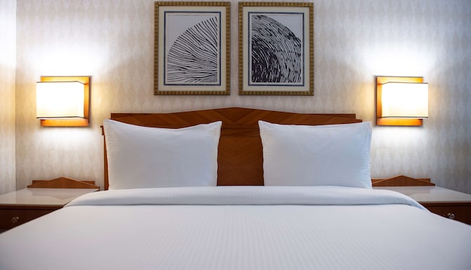 Radisson Blu Martinez Hotel, Beirut - Guest room detail