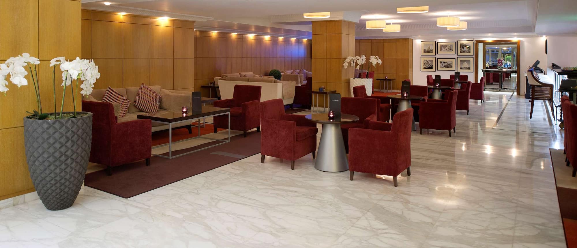 Radisson Blu Martinez Hotel, Beirut - Lobby lounge and bar overview