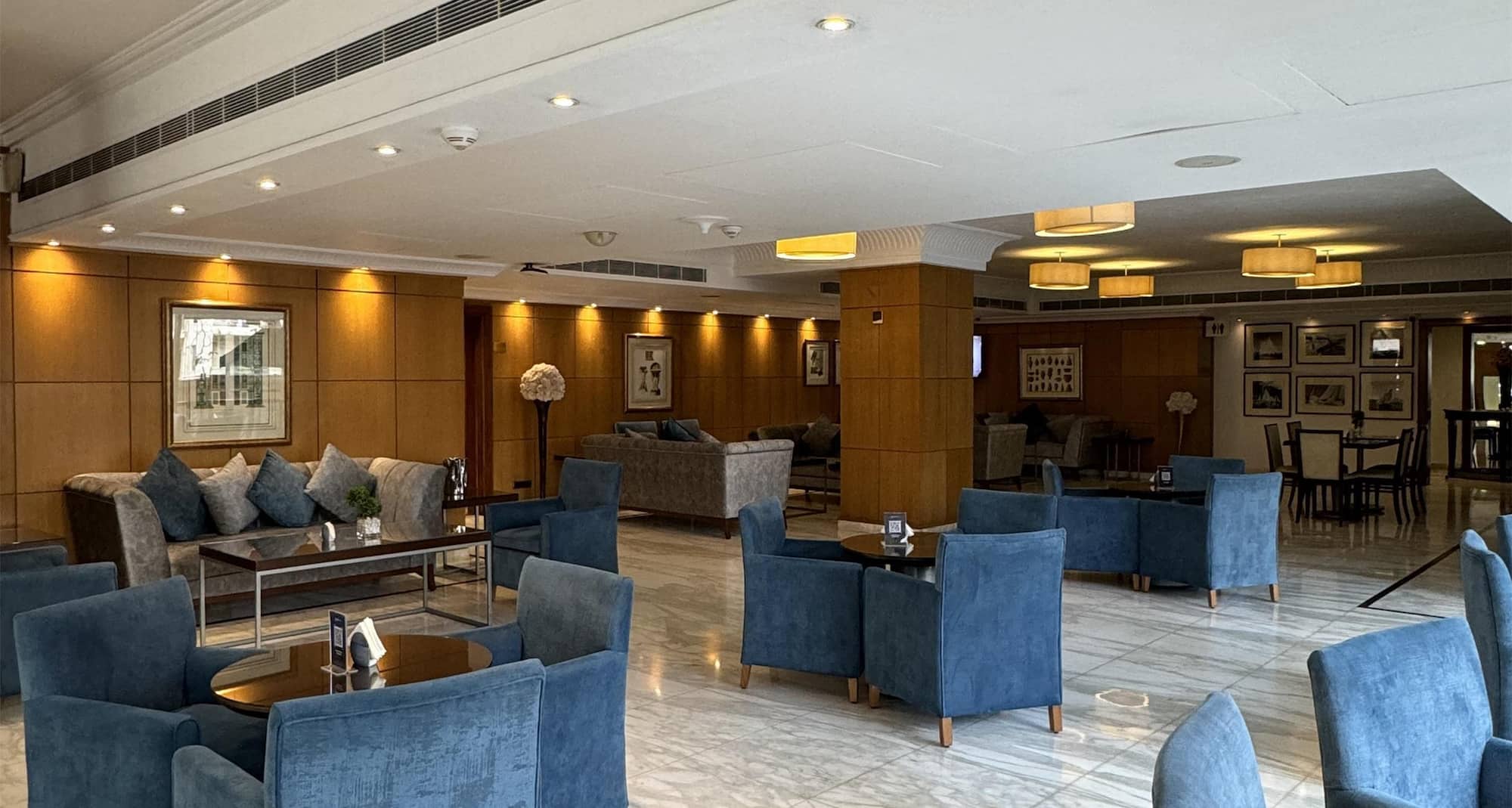 Radisson Blu Martinez Hotel, Beirut - Vista para o lobby