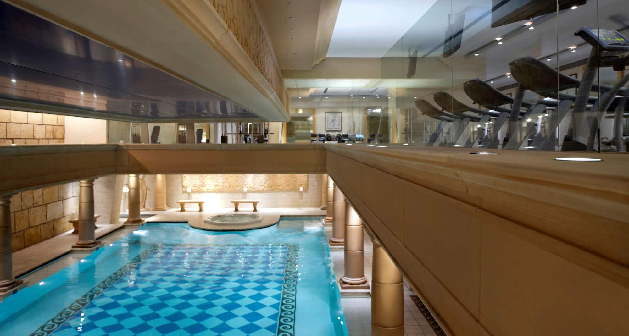 فندق راديسون بلو مارتينز، بيروت، نظرة عامة على النادي الصحي المجهز بصالة للألعاب الرياضية