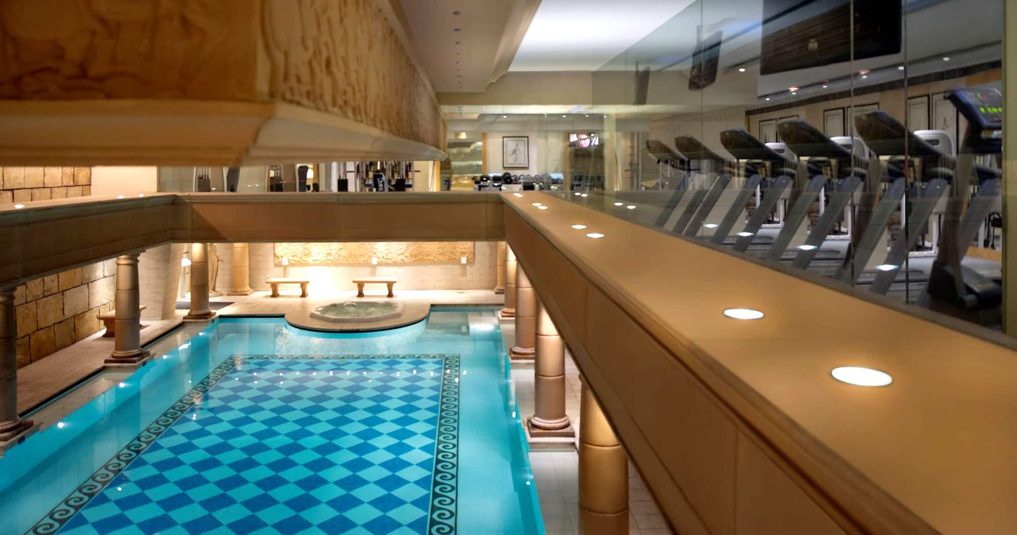 فندق راديسون بلو مارتينز، بيروت، نظرة عامة على النادي الصحي المجهز بصالة للألعاب الرياضية